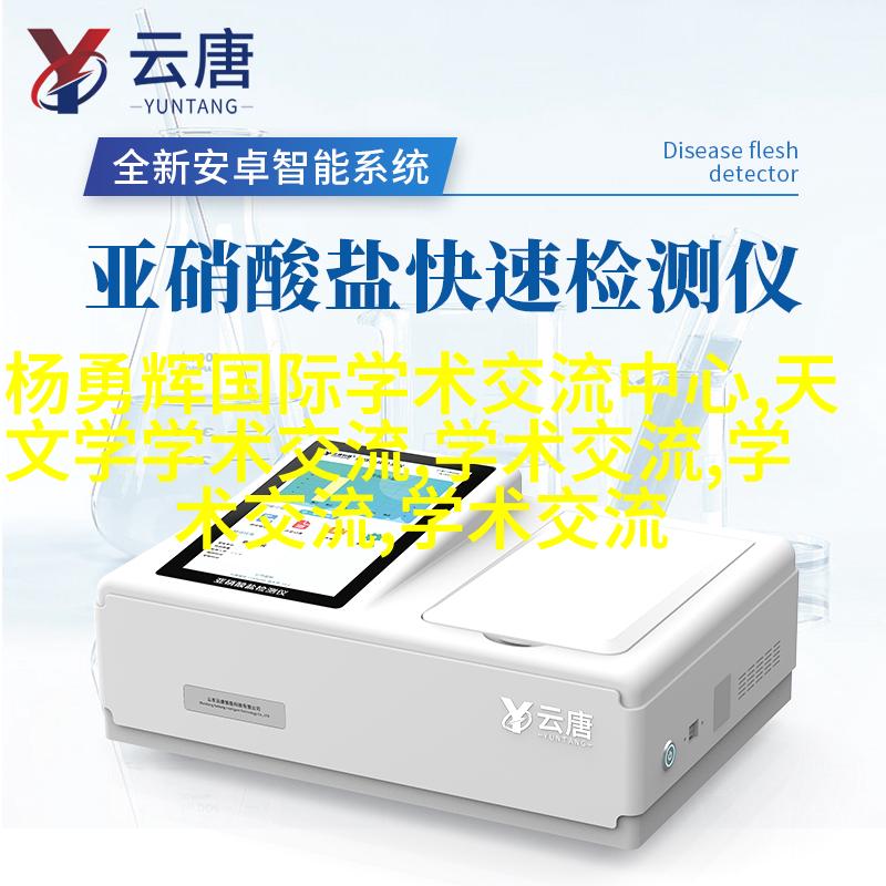 图7:金属质感窗帘搭配柔软布料相得益彰
