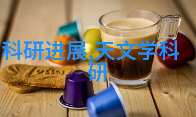 电缆厂的生产线上忙碌着工人们手脚并用地完成每一道工序