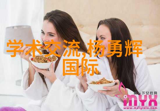 老式黑白电视机价格翻倍长虹声纹智能电视带来革命性体验升级