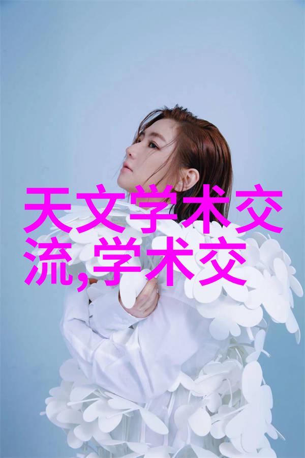 夸张的英语科普文章绿色的莱蒙山彗星如同天际最亮的绿宝石璀璨夺目