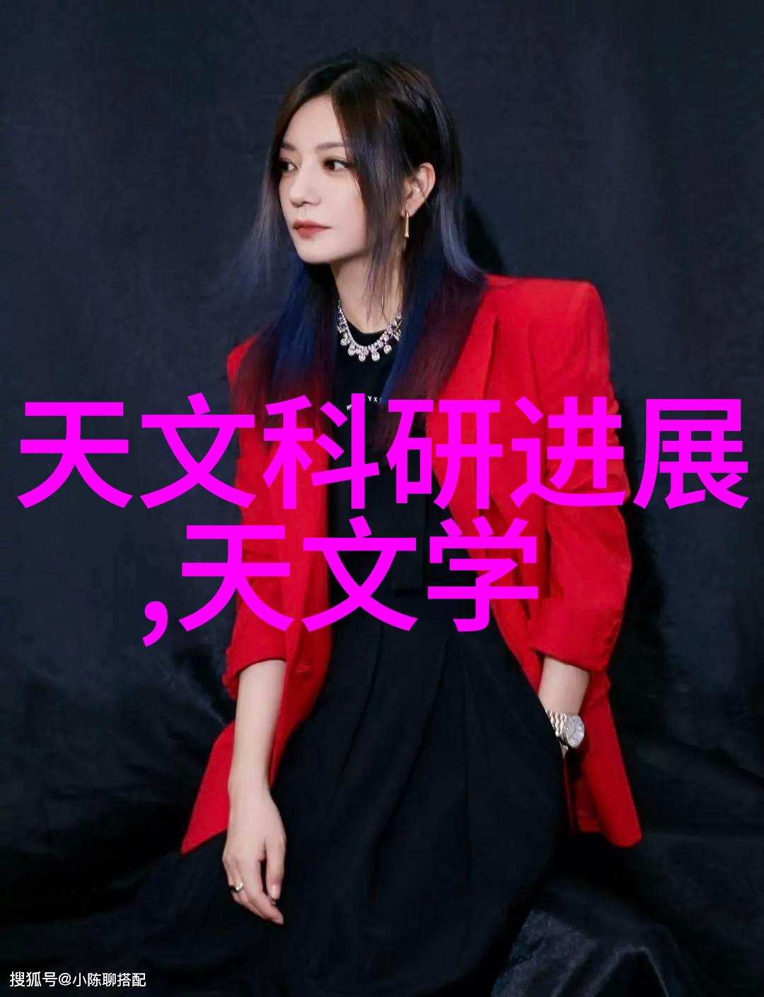 家居美学温馨雅致的客厅艺术品展示