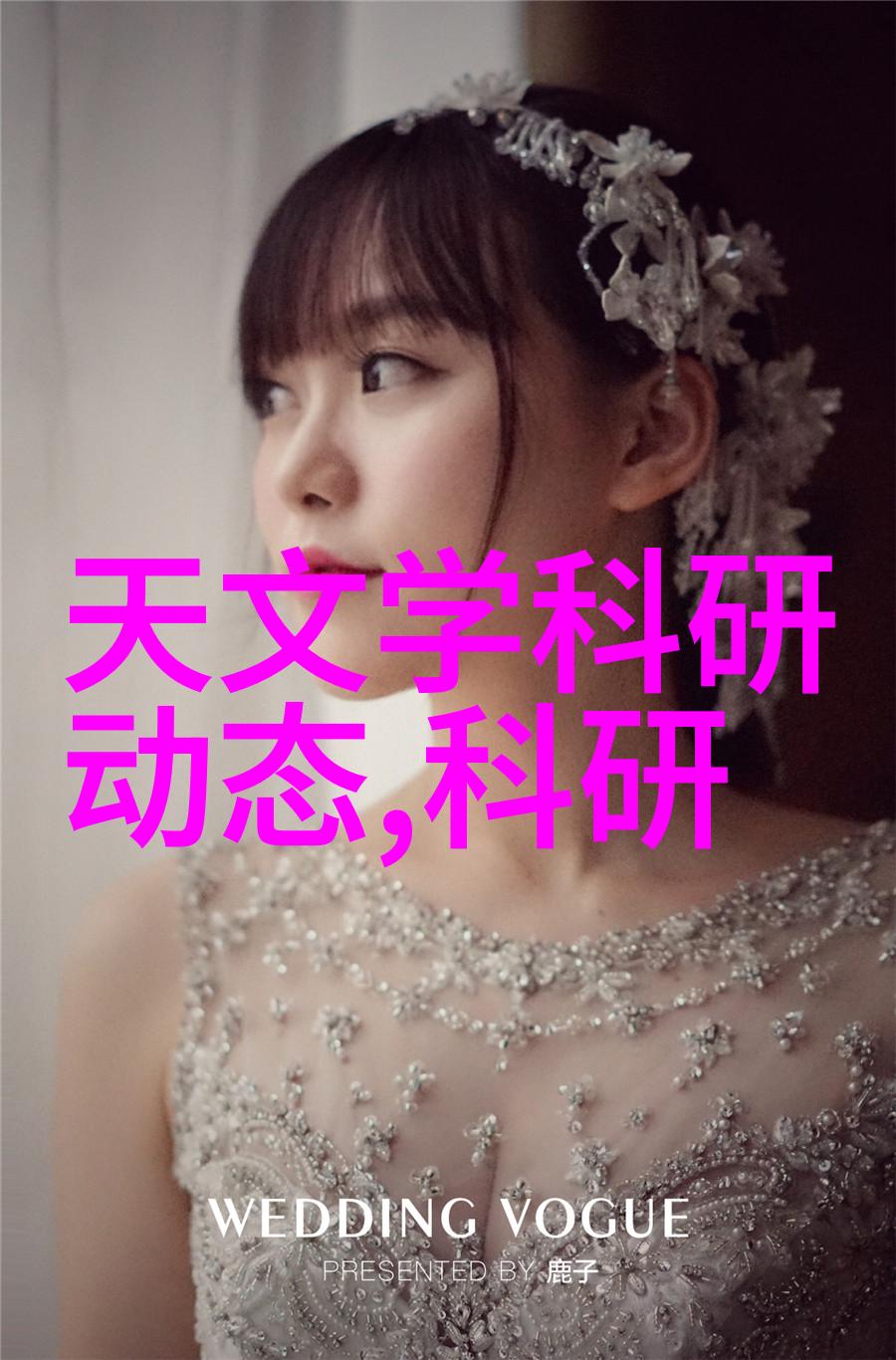屋檐绊月古老建筑下的明月被屋檐轻轻触碰